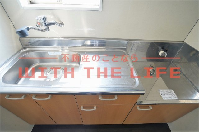 エリコーポⅡ【キャッシュバック対象物件】のキッチン|コンパクトなキッチンで掃除もラクラク