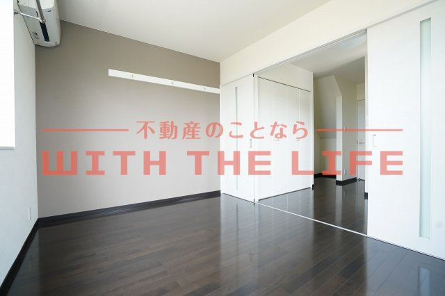 エリコーポⅡ【キャッシュバック対象物件】の居間・リビング|こちらの居間で趣味の時間をお楽しみください