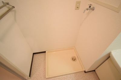 【内装】 | レノバール神戸 | 室内洗濯機置場