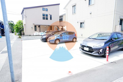 【駐車場】 | リベルテB | 駐車場に車を止められます