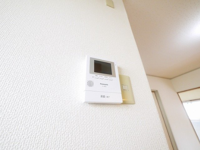 緑町ハイツのセキュリティ|モニター付きインターホンがあります
