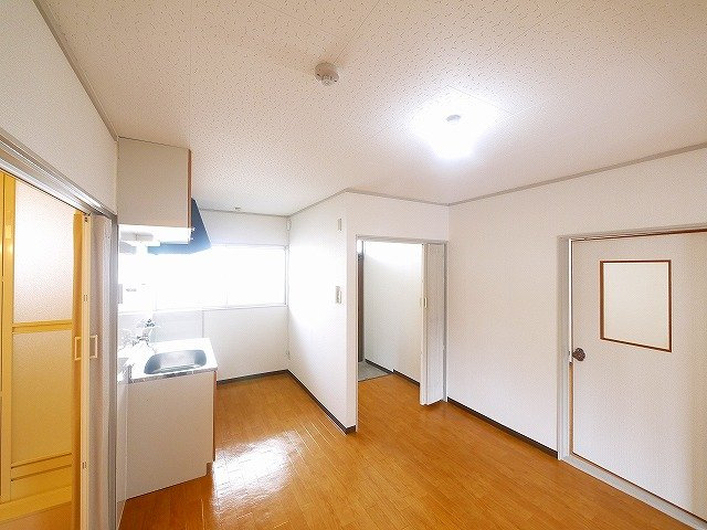 緑町ハイツの居間・リビング|ゆったりとしたリビングです