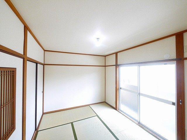 緑町ハイツの和室|明るい和室です
