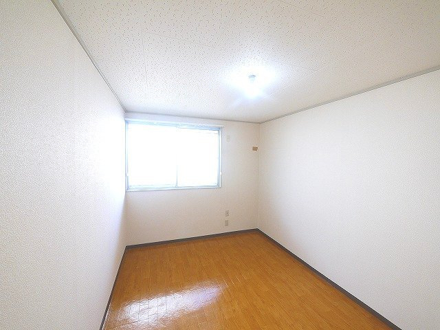 緑町ハイツの洋室|使いやすい洋室です