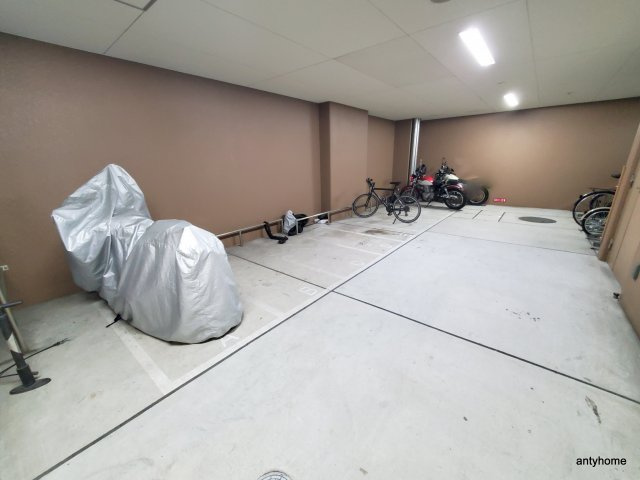 プレサンス立売堀アーバンスタイル　仲介手数料無料の駐車場