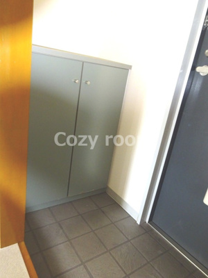 【玄関】 | ライブステーション江坂 | 靴が沢山収納出来そうですね