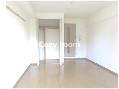 【洋室】 | ライブステーション江坂 | 広々とした洋室は、８帖です