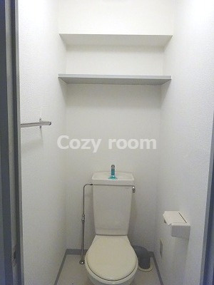 【収納】 | ライブステーション江坂 | トイレ上部には、棚があります。