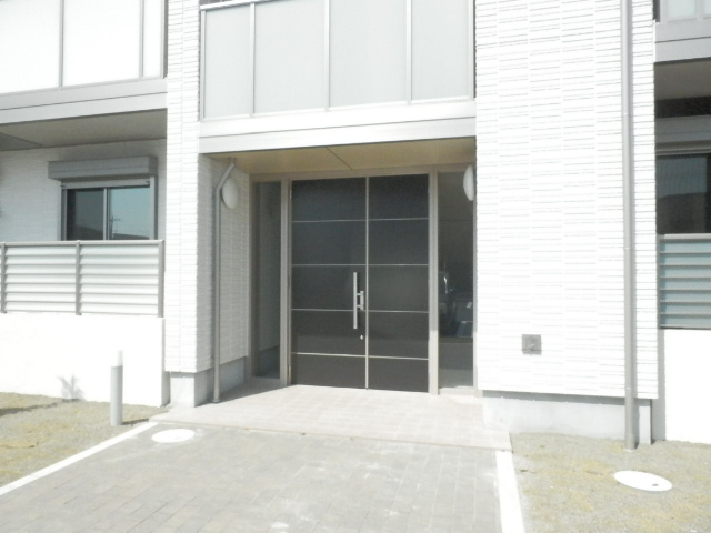MANOIR RAPIS 南彦根のエントランス