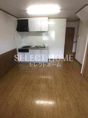 【居間・リビング】 | メゾーネ宗 | こちらのリビングで趣味の時間をお楽しみください