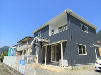 【外観】 | 中古戸建 甲府市桜井町 | 落ち着いた雰囲気の外観です