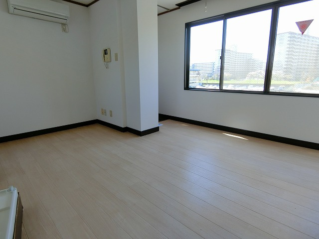 クロノス拝島町Southの居間・リビング