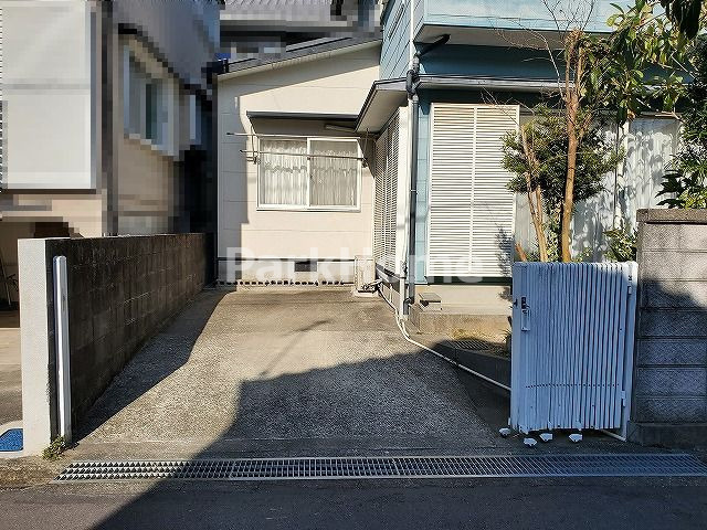 高知市 比島町 4丁目　中古住宅の駐車場