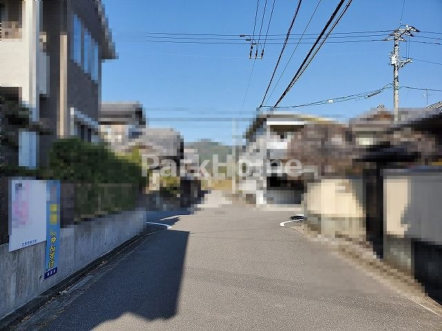 高知市 比島町 4丁目　中古住宅の前面道路含む現地写真|東側接道