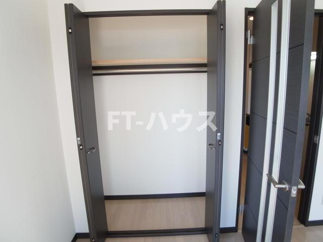 金太郎ヒルズ１８　２０７号室の収納|棚板付きのクローゼット