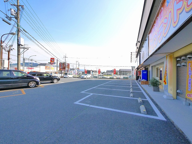 プラザ奥村の駐車場|駐車場に車を止められます