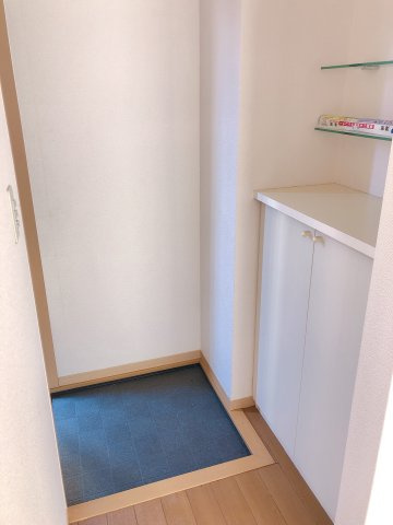 ガーデンテラス広明町の玄関