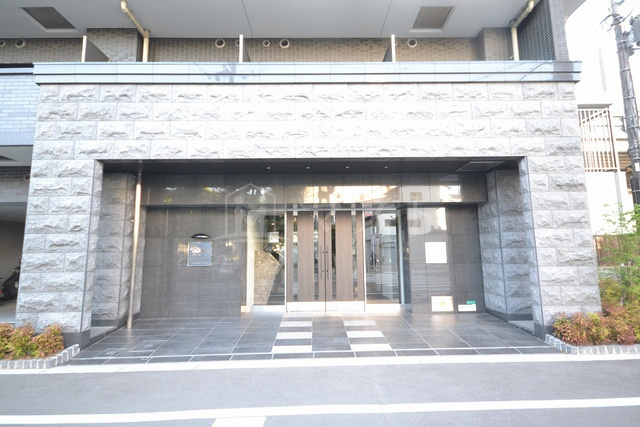 プレサンス四天王寺前夕陽ヶ丘のエントランス