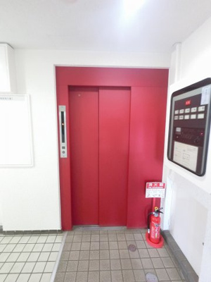 【その他共用部分】 | 吹上マンション | お買い物時やベビーカーの出し入れに便利なエレベーター付です。
