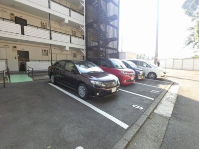 【駐車場】 | 吹上マンション | 平置駐車場です。