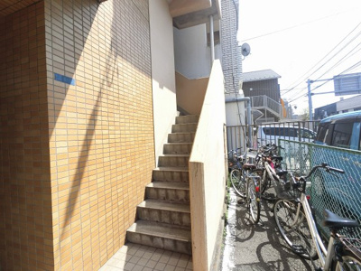 【その他共用部分】 | ヴァンハウス川崎京町サングレイス | 共用部分の階段です。