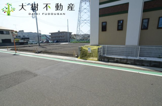 【前面道路含む現地写真】