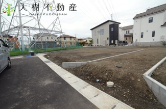 【前面道路含む現地写真】