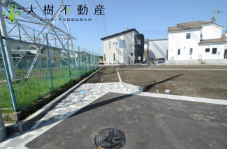 【前面道路含む現地写真】