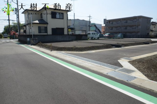 【前面道路含む現地写真】
