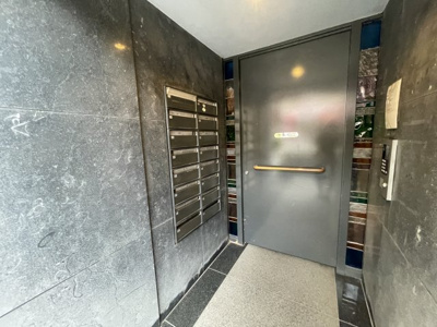 【エントランス】 | The Hillhouse