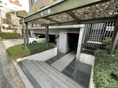 【エントランス】 | The Hillhouse