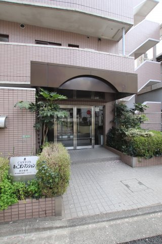 キャニオンマンションニシニッポリのエントランス