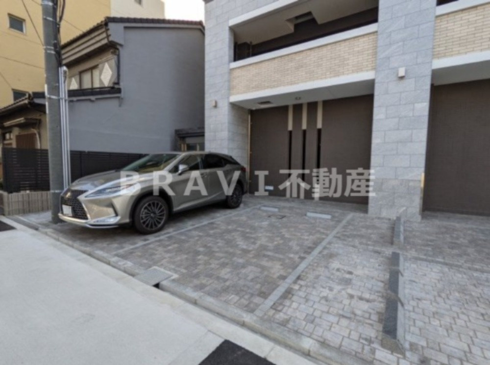 ポラリス松ヶ枝 BRAVI不動産の駐車場|【ポラリス松ヶ枝】物件前駐車場もございます