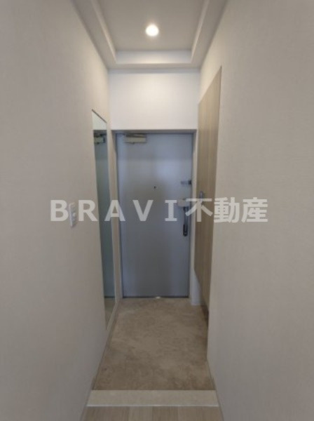 ポラリス松ヶ枝 BRAVI不動産の玄関|【ポラリス松ヶ枝】全身鏡付き