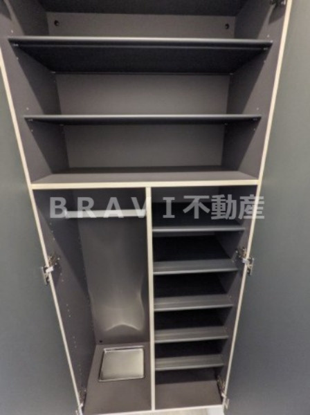 ポラリス松ヶ枝 BRAVI不動産の収納|【ポラリス松ヶ枝】シューズボックスもしっかりあります