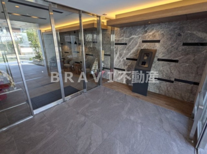 ポラリス松ヶ枝 BRAVI不動産のエントランス|【ポラリス松ヶ枝】ラクセスキー採用オートロック