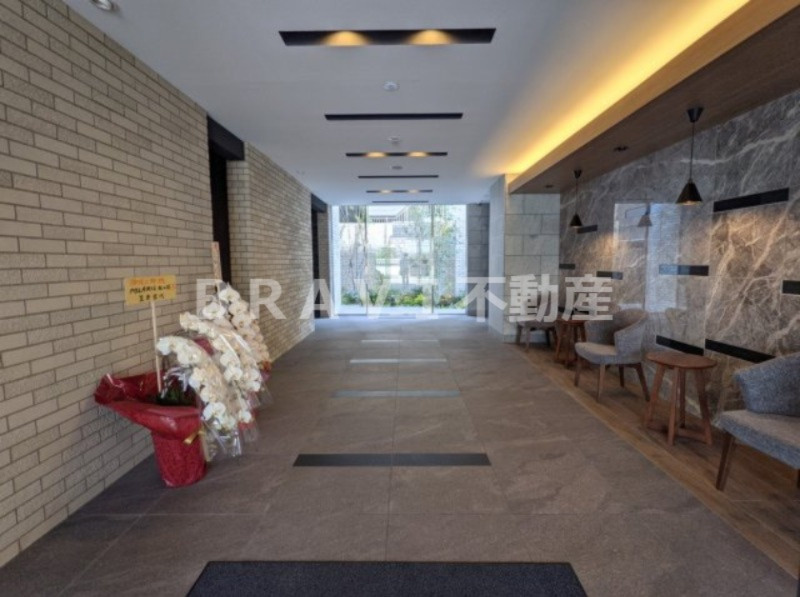 ポラリス松ヶ枝 BRAVI不動産のロビー|【ポラリス松ヶ枝】おしゃれなロビー