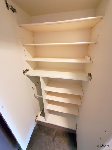 プレサンスタワー難波WEST 仲介手数料無料の収納