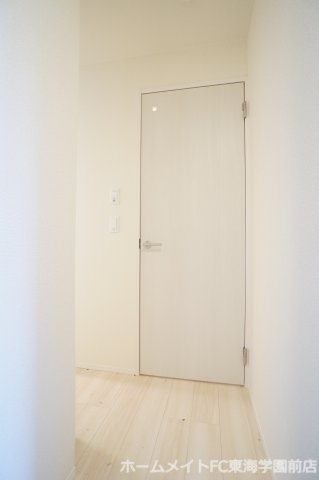 熊本市東区長嶺東８丁目のアパートの玄関