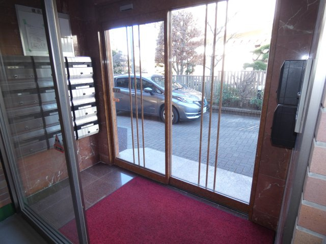 【エントランス】 | 高級感あるエントランスです。