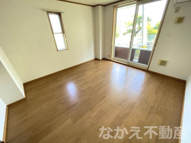 【寝室】 | 広くて明るい寝室