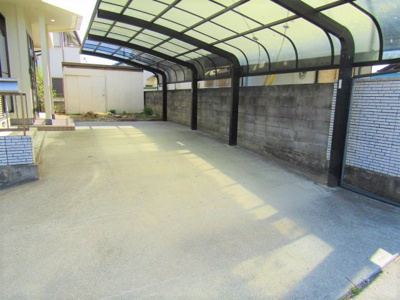 【駐車場】 | 中古戸建　南アルプス市野牛島 | カースペースがあります