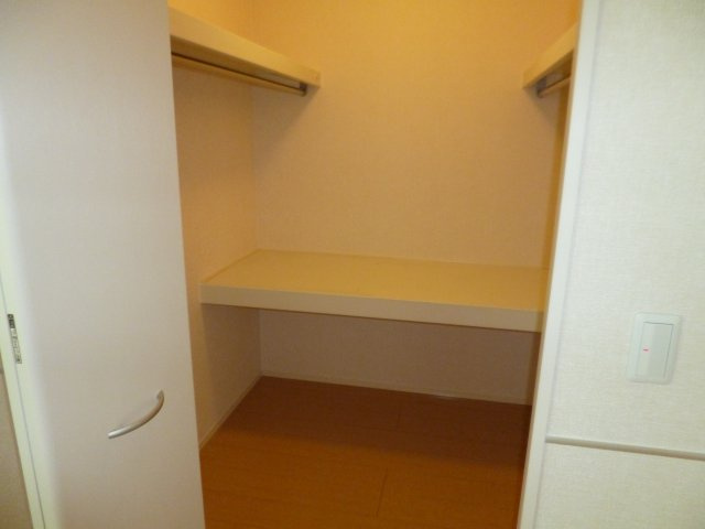 倉敷市広江５丁目のアパートの収納|ウォークインクローゼット