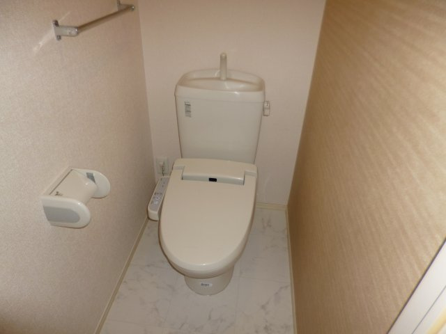 倉敷市広江５丁目のアパートのトイレ|温水洗浄便座