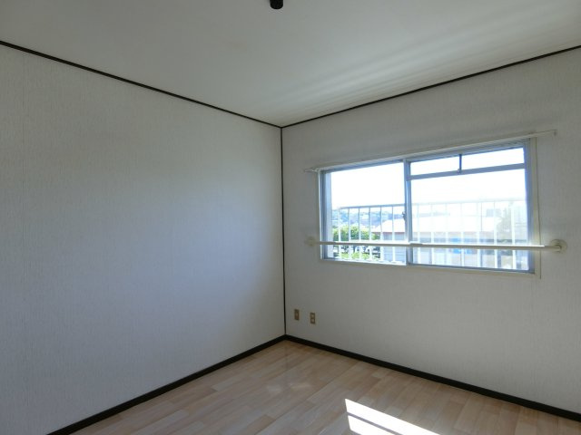 フジパレス米子の洋室