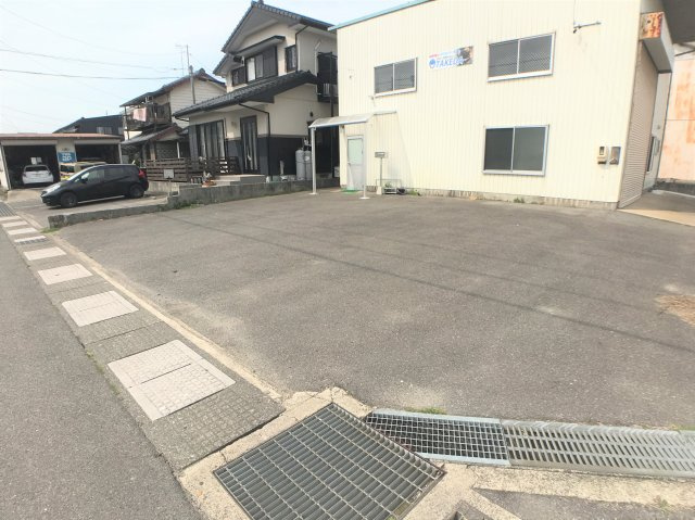 苗代町貸倉庫の駐車場