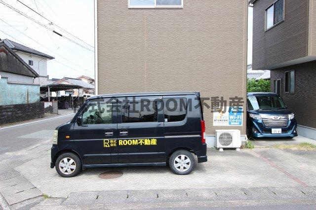 シークレットベースの駐車場|車をお持ちの方に嬉しい駐車場付きの物件です