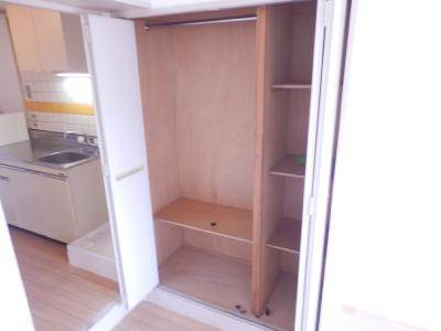 ヤングヴィレッジ嵯峨の収納