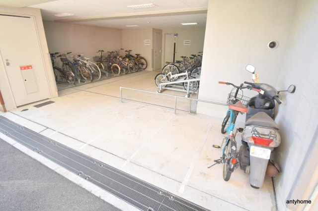 タカマツレジデンス緑地公園SOUTH　仲介手数料無料の駐車場