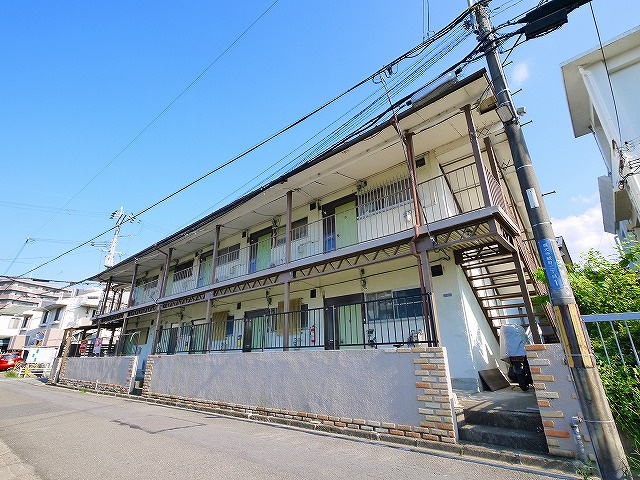フォルスト西大寺の外観